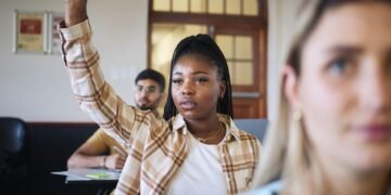 Financial Literacy Programs in Schools: A 2025 Review for US Students - Cover Image