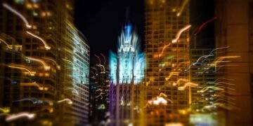 AI Financial Advisors: Weighing the Benefits and Risks for US Consumers - Cover Image