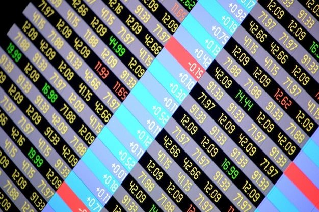A digital display showing an inflation rate percentage increasing rapidly, overlaid on a credit card to depict the direct connection between inflation and credit debt.